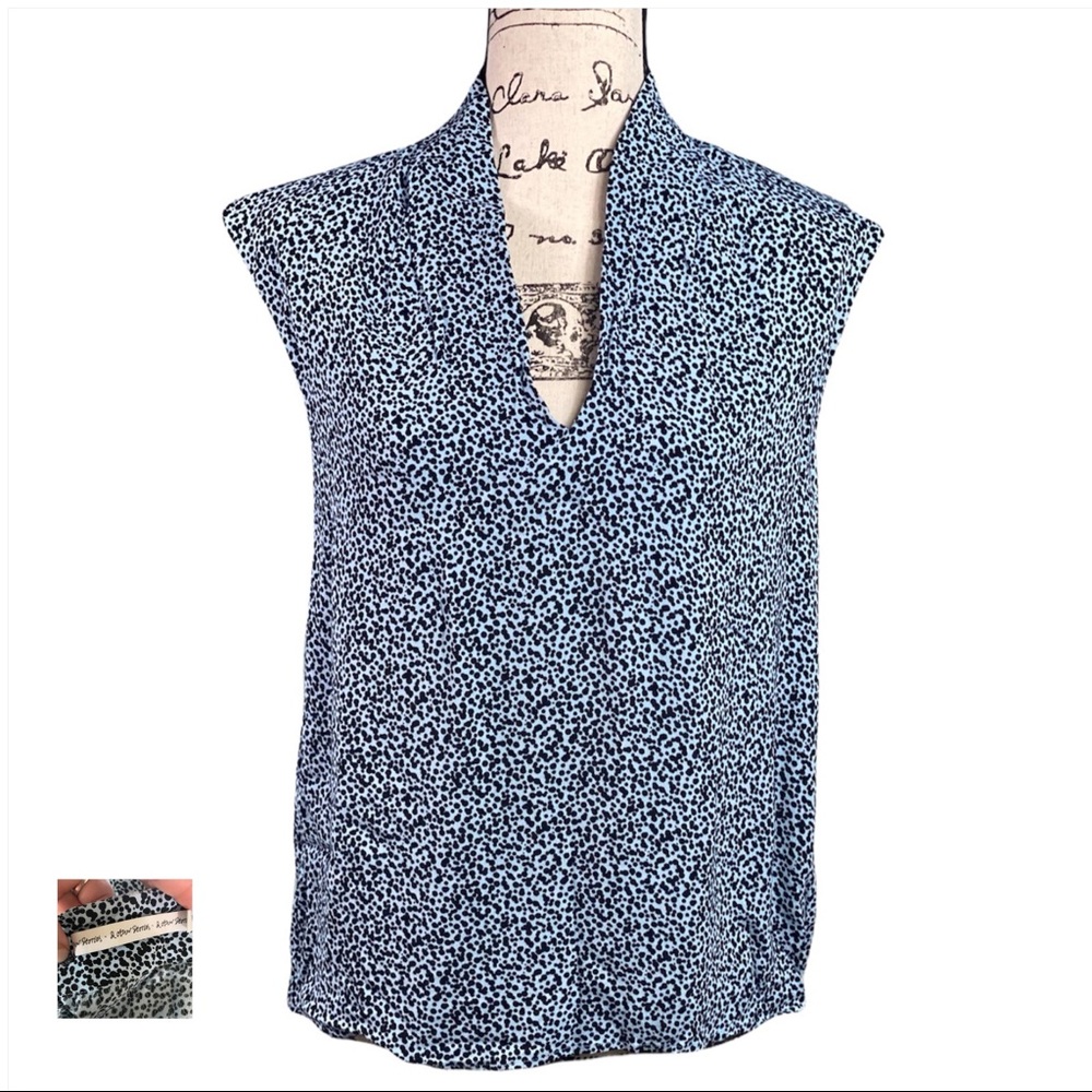 & Other Stories Blue and Black Printed V-Neck Sleeveless Blouse